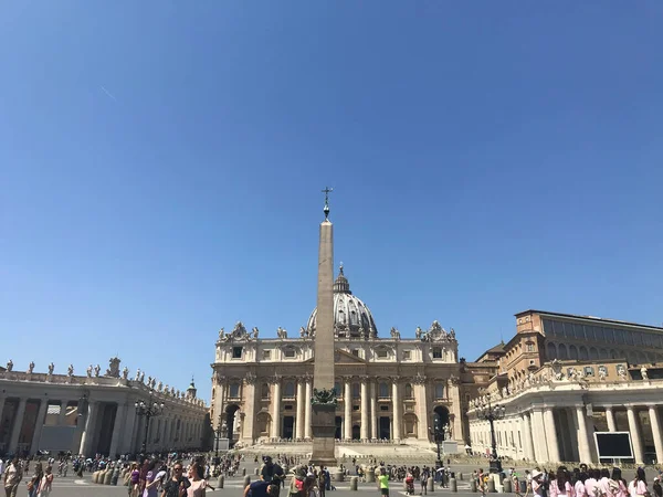 意大利梵蒂冈圣彼得教堂广场 — 图库照片