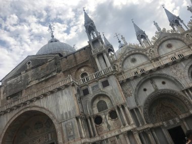 Basilica di San Marco manzarası ve Venedik, İtalya 'daki San Marco meydanı.