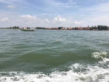 Venedik, İtalya 'da mavi gökyüzü ile deniz manzarası