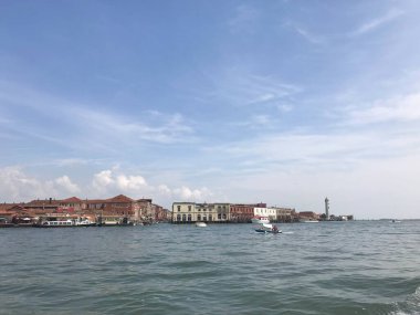 Venedik, İtalya 'da mavi gökyüzü ile deniz manzarası