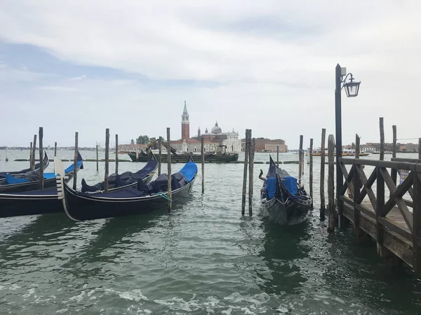 Gondelparker Hintergrund Des Kreuzfahrtschiffes Venedig Italien — Stockfoto