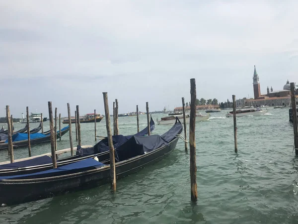 Gondelparker Hintergrund Des Kreuzfahrtschiffes Venedig Italien — Stockfoto