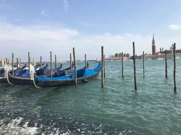 Gondelparker Hintergrund Des Kreuzfahrtschiffes Venedig Italien — Stockfoto