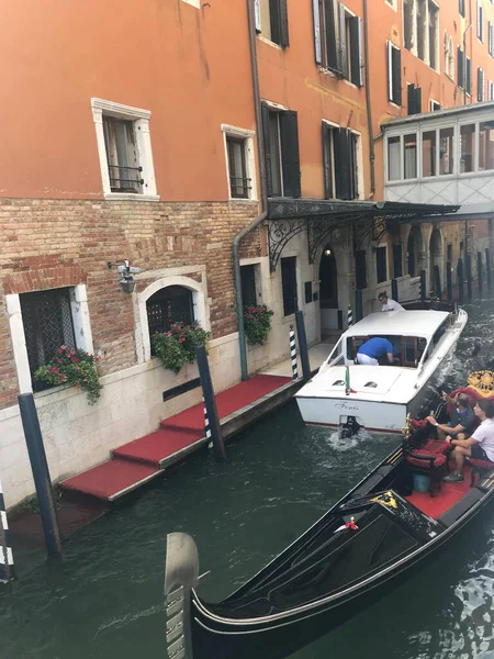 イタリア ヴェネツィアの運河の眺め — ストック写真