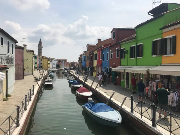 Burano Canal Isla Casas Colores Con Barcos Venecia Italia — Foto de Stock