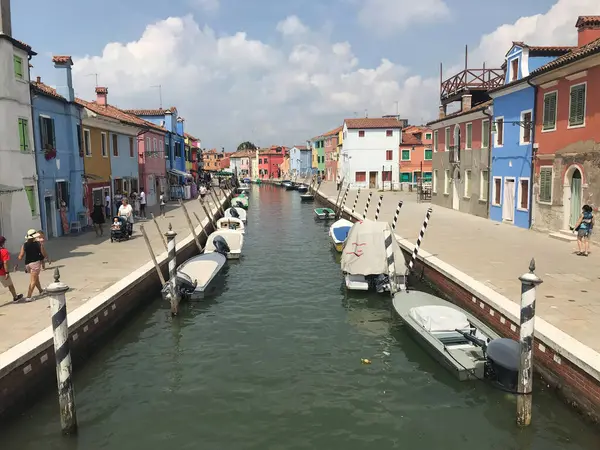 Burano Canal Isla Casas Colores Con Barcos Venecia Italia — Foto de Stock