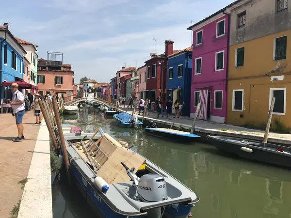 Burano Canal Isla Casas Colores Con Barcos Venecia Italia — Foto de Stock