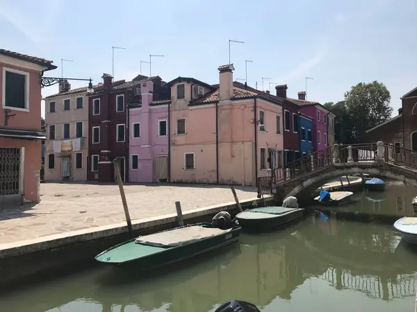 Burano Isola Canale Case Colorate Con Barche Venezia — Foto Stock