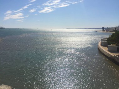 Portekiz, Lizbon 'daki Belem Kulesi yakınlarındaki Tagus Nehri