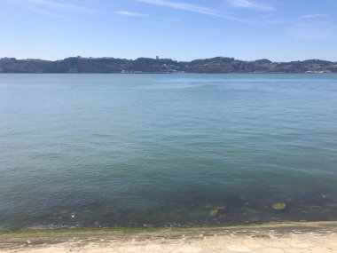 Lizbon 'daki Tagus Nehri manzarası