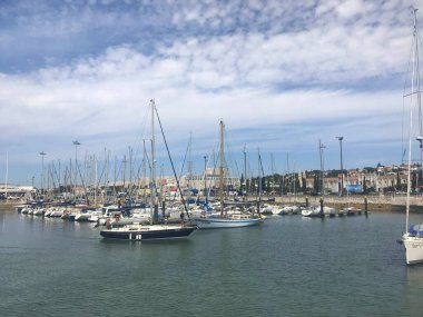 Lizbon, Portekiz 'deki Keşifler Anıtı yakınlarındaki Tagus Nehri