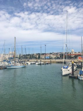 Lizbon, Portekiz 'deki Keşifler Anıtı yakınlarındaki Tagus Nehri