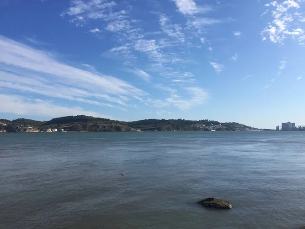 Tagus River Κοντά Στον Πύργο Belem Στη Λισαβόνα Πορτογαλία — Φωτογραφία Αρχείου