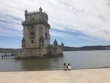 Lizbon 'daki Tagus nehrinin yakınındaki Belem Kulesi.