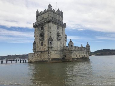 Lizbon 'daki Tagus nehrinin yakınındaki Belem Kulesi.