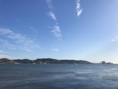 Lizbon, Portekiz 'deki Keşifler Anıtı yakınlarındaki Tagus Nehri