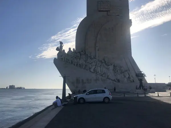 Памятник Открытиям Лиссабоне Португалия — стоковое фото