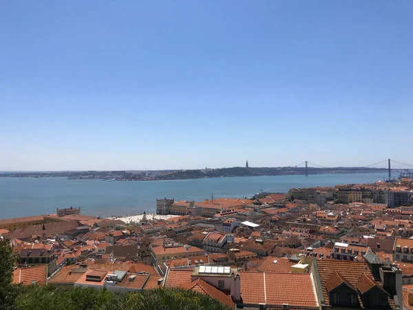 Widok Lotu Ptaka Czerwone Dachy Alfamy Rzeki Tagus Lizbonie Portugalia — Zdjęcie stockowe
