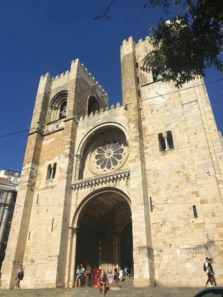 Před Kostelem Lisabonu Portugalsko — Stock fotografie