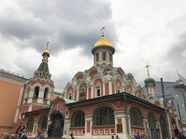 Moskova, Rusya 'da Kızıl Meydan' ın köşesindeki Kazan Katedrali