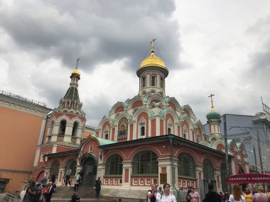Moskova, Rusya 'da Kızıl Meydan' ın köşesindeki Kazan Katedrali