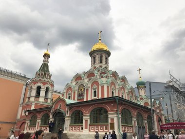Moskova, Rusya 'da Kızıl Meydan' ın köşesindeki Kazan Katedrali
