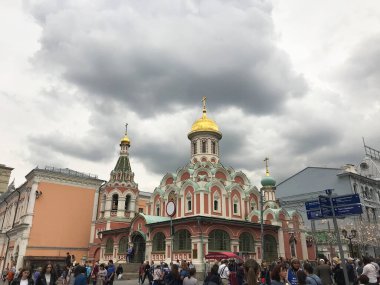 Moskova, Rusya 'da Kızıl Meydan' ın köşesindeki Kazan Katedrali