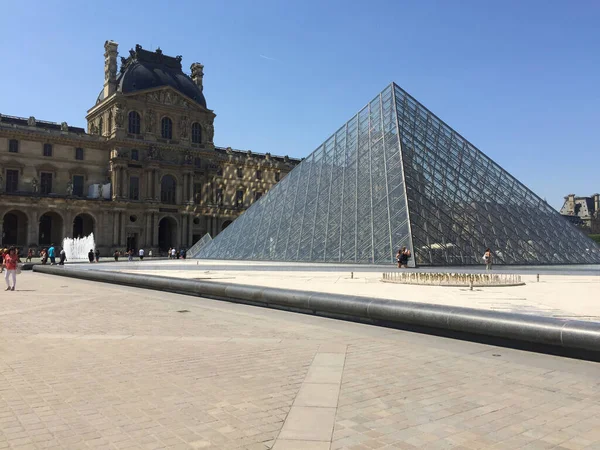 Museo Del Palacio Del Louvre Cerca Pirámide París Francia —  Fotos de Stock