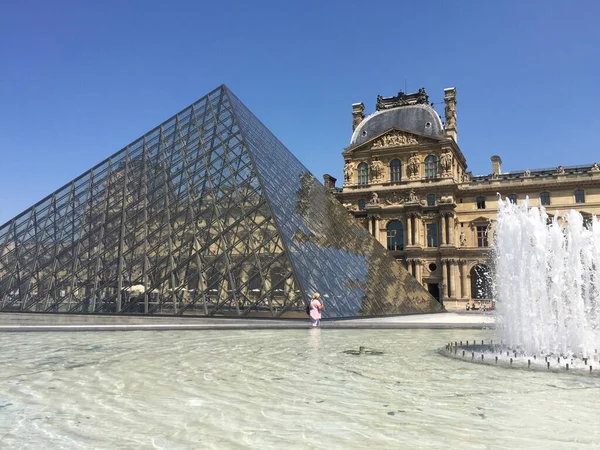 Museo Del Palacio Del Louvre Cerca Pirámide París Francia —  Fotos de Stock