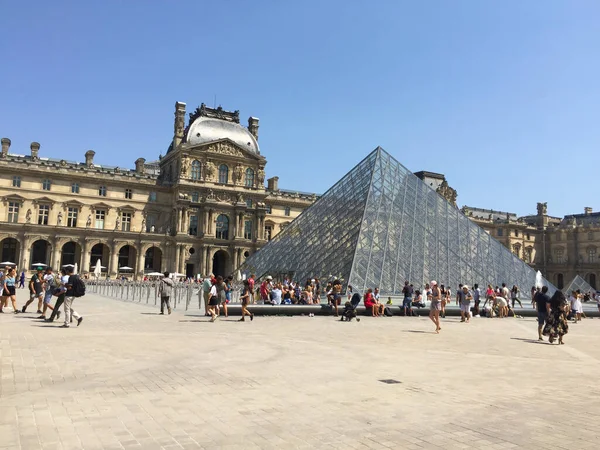 Museo Del Palacio Del Louvre Cerca Pirámide París Francia —  Fotos de Stock