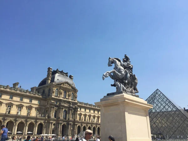 Музей Луврського Палацу Поблизу Піраміди Парижі Франція — стокове фото