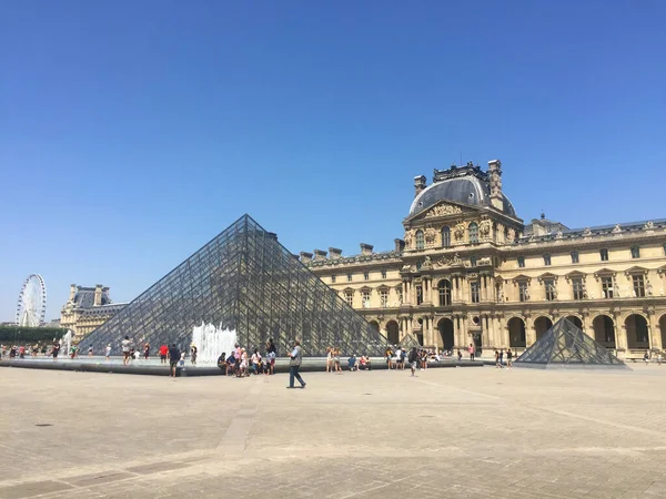 Louvre Palace Museum Pyramid Paris France — Stock Photo, Image