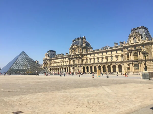 Museo Del Palacio Del Louvre Cerca Pirámide París Francia —  Fotos de Stock