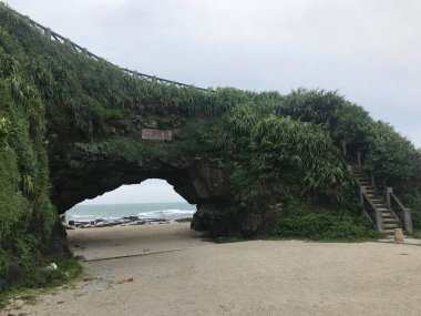 Shimen Bölgesi 'nde Shimen Taş Kemeri Denize yakın, New Taipei Şehri, Tayvan