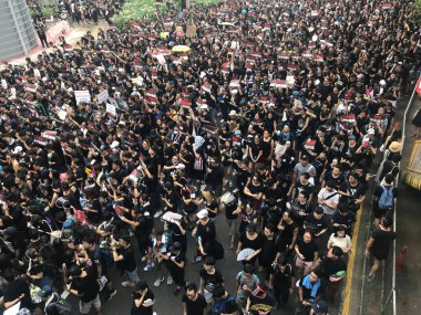 Causeway Bay, Hong Kong - 06 / 16 / 2019: İki Milyon Protestocu Hong Kong sokaklarında suçlu iadesine karşı