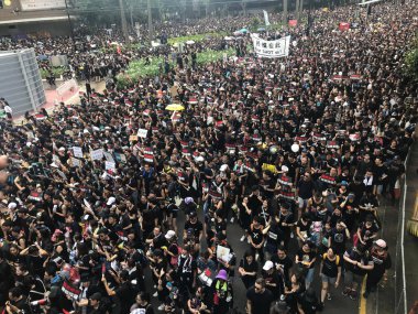 Causeway Bay, Hong Kong - 06 / 16 / 2019: İki Milyon Protestocu Hong Kong sokaklarında suçlu iadesine karşı