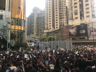 Causeway Bay, Hong Kong - 06 / 16 / 2019: İki Milyon Protestocu Hong Kong sokaklarında suçlu iadesine karşı