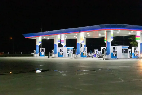 Нафтогазова Станція Вночі — стокове фото