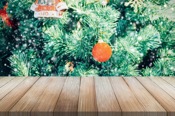 Tampo Mesa Madeira Vazio Com Fundo Árvore Natal Desfocado — Fotografia de Stock