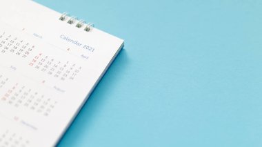 2021 takvim sayfası mavi arka plan iş planlama randevu toplantısı kavramı