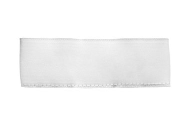 Beyaz arkaplanda izole edilmiş beyaz boş kıyafet etiketi