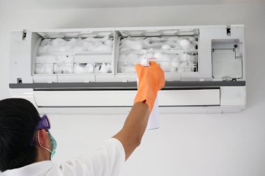 Sprey köpük temizleyici ile klima temizliği