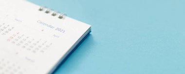 2021 takvim sayfası mavi arka plan iş planlama randevu toplantısı kavramı