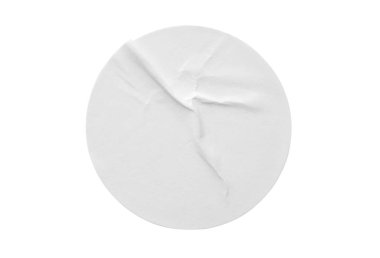 Beyaz arkaplanda izole edilmiş boş beyaz yuvarlak kağıt etiketi