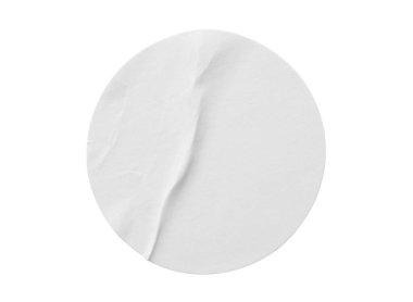 Beyaz arkaplanda izole edilmiş boş beyaz yuvarlak kağıt etiketi