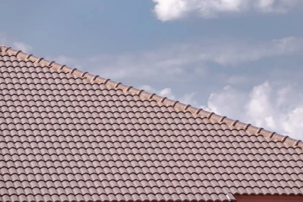 Tejas Cerámica Casa Con Cielo Azul — Foto de Stock