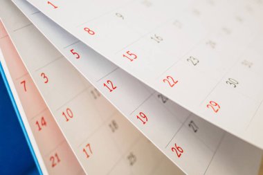 Takvim sayfası çevirme sayfası ofis masası arkaplan iş takvimi randevu planlama konseptini kapat