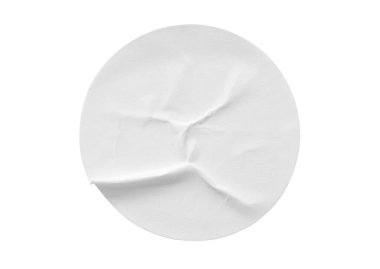 Beyaz arkaplanda izole edilmiş boş beyaz yuvarlak kağıt etiketi