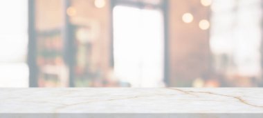 Bulanık kafeterya arka planlı mermer masa üstü.