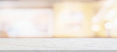 Bulanık kafeterya arka planlı mermer masa üstü.